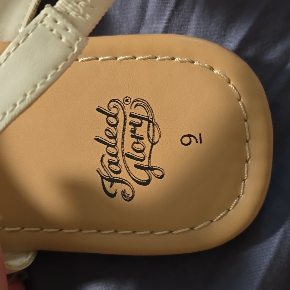 Faded Glory White Flats size 9